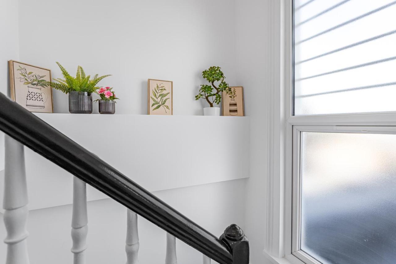 Modern 3 And 2 Bedroom Apartment In Maida Vale Londra Exterior foto