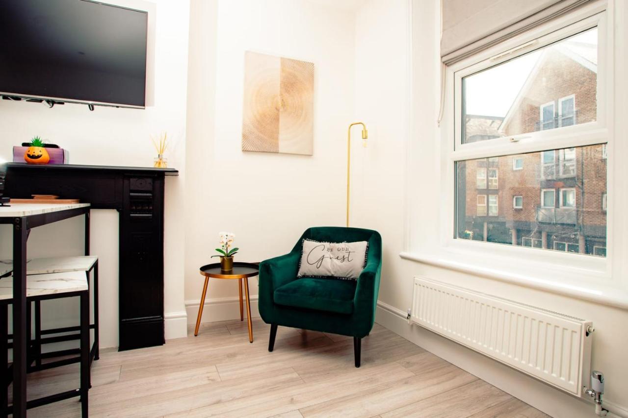Modern 3 And 2 Bedroom Apartment In Maida Vale Londra Exterior foto