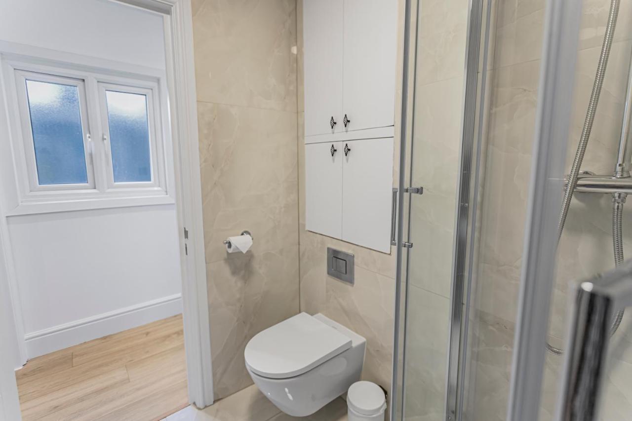 Modern 3 And 2 Bedroom Apartment In Maida Vale Londra Exterior foto