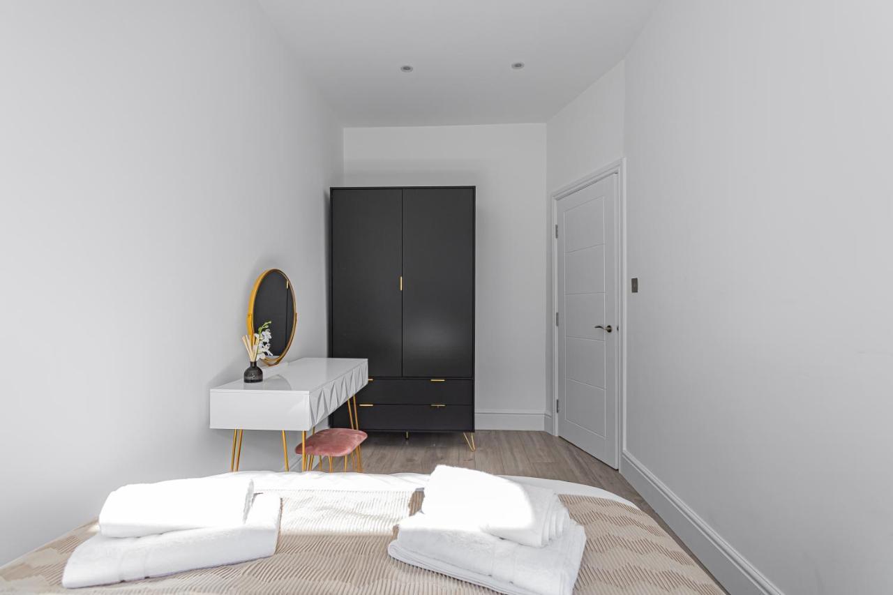 Modern 3 And 2 Bedroom Apartment In Maida Vale Londra Exterior foto